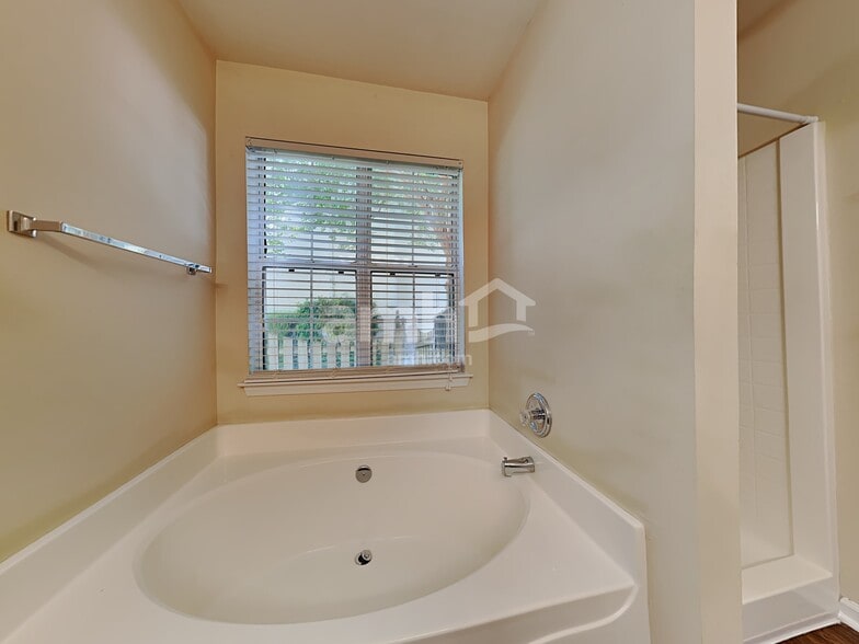 Building Photo - 103 Hawkesbury Rd