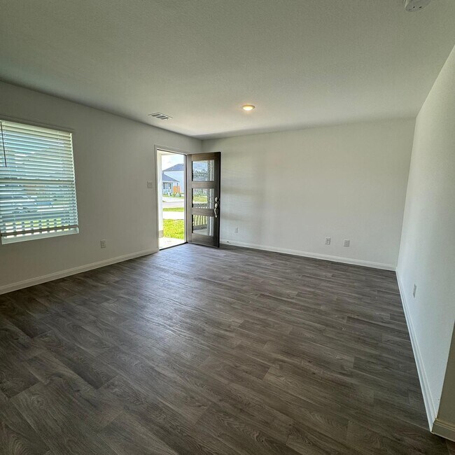 Building Photo - 16750 N Marie Vlg Dr