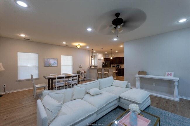 Building Photo - 1133 Oney Hervey Dr