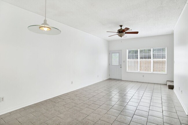 Building Photo - 601 E Burgess Rd