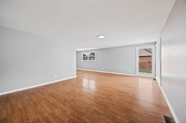 Building Photo - 162 Frederick Dr