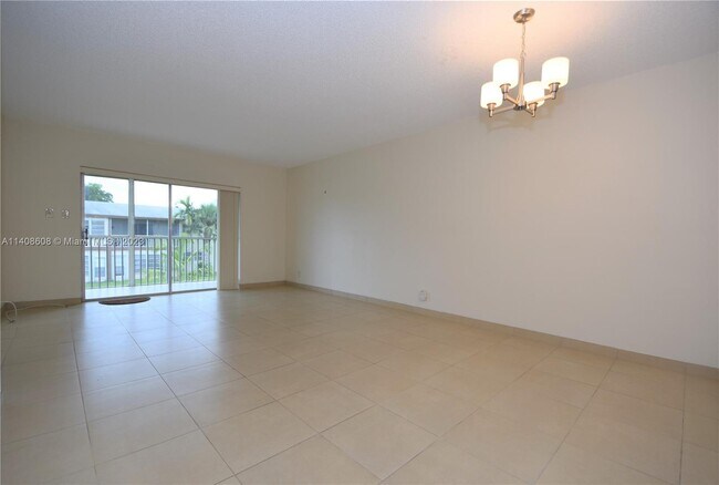 Building Photo - 7500 NW 5th Pl