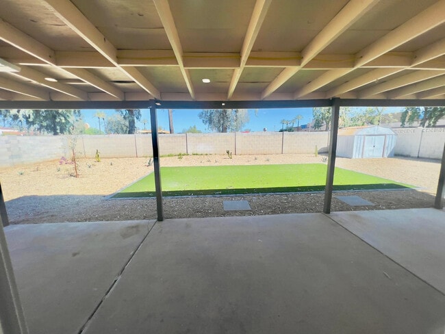 Building Photo - 4016 E Eugie Ave