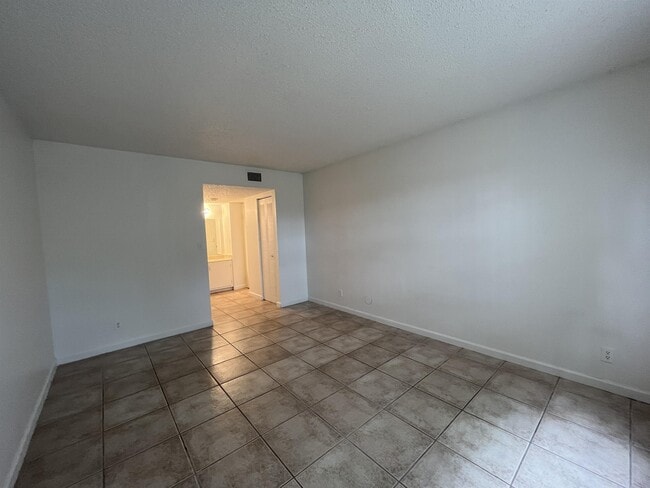 Building Photo - 4384 NW 9th Ave