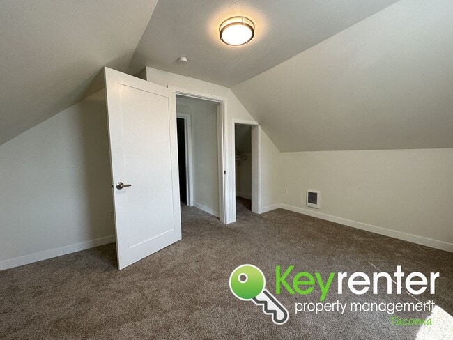 Building Photo - Astonishing 4Bed/2.5Bath Tacoma Home