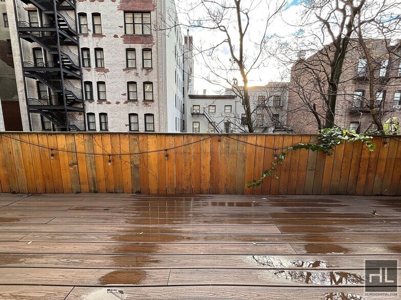 Building Photo - WEST 9 AVE