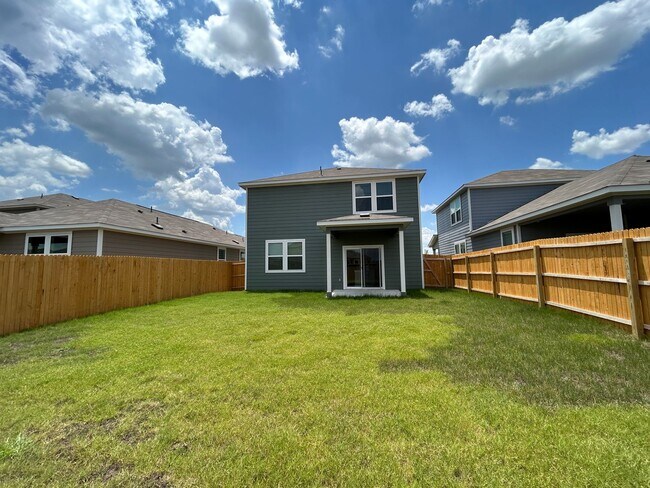 Building Photo - Walking Distance to Long Creek High School...