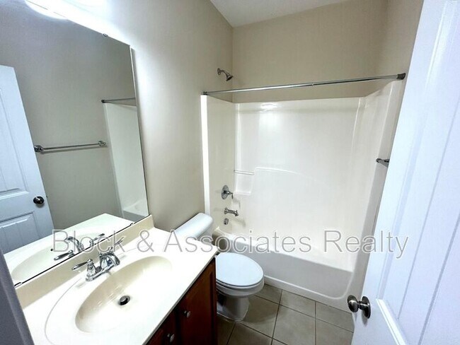Building Photo - 706 Weavers Ridge Dr