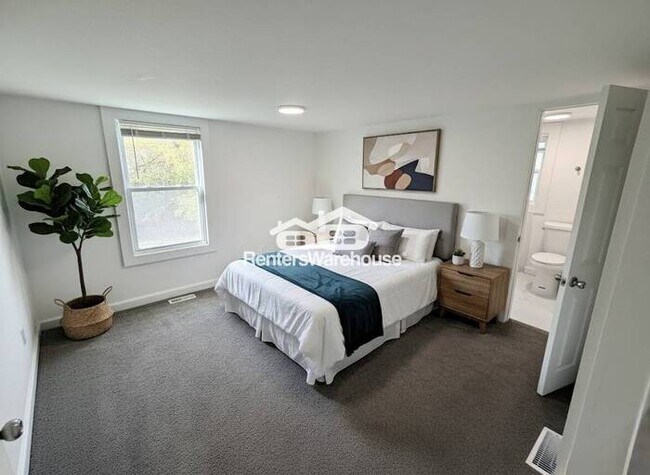 Building Photo - Updated 5 Bedroom/ 2.5 Bath Home In KCMO *READY NOW*