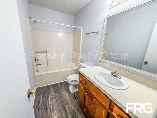 Building Photo - 107 Chesterfield Ct