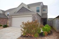 Building Photo - Available August 1st! Two-Story 3 Bedroom, 2.5 Bathroom in the center of Fayetteville