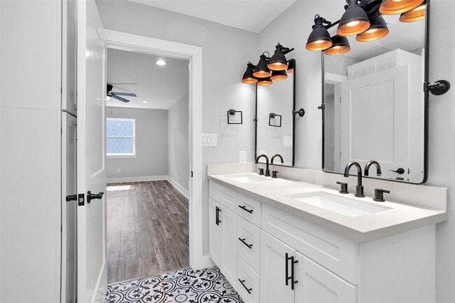 Building Photo - 101 April Point Pl