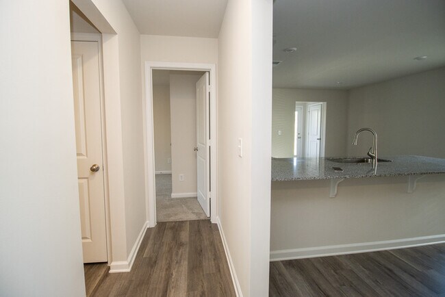 Building Photo - 410 Middlebury Ln