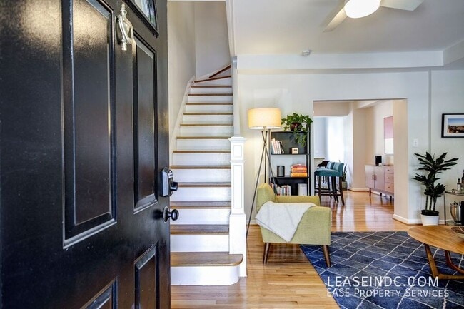 Building Photo - 719 Gallatin St NW