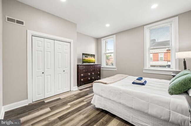 Building Photo - 930 N 30th St