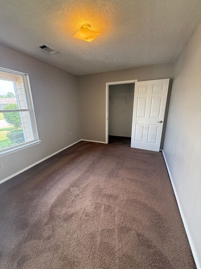 Building Photo - uTown - Your Perfect Rental Community!