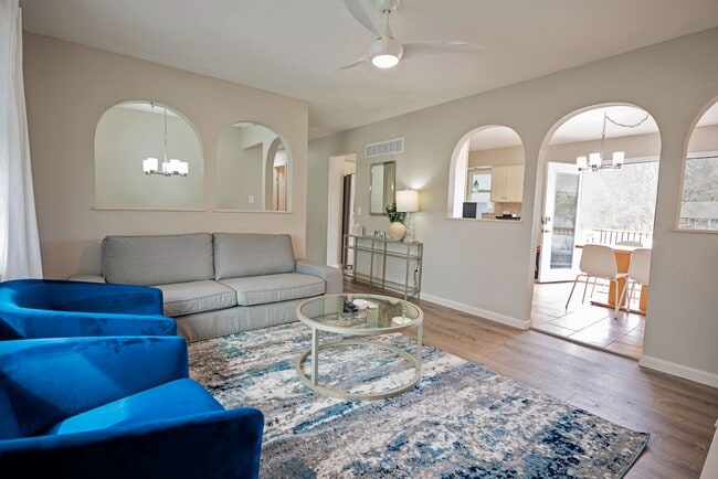 Building Photo - 413 SE Lana Ct