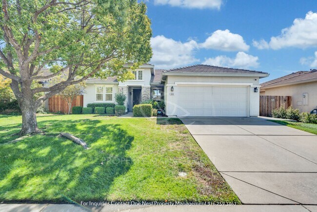 Primary Photo - 3 bdrm 2 bth, East Lincoln large backyard