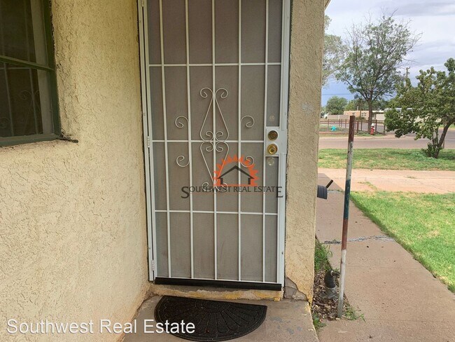Building Photo - 3 br, 1 bath House - 217 W. Manana Blvd.