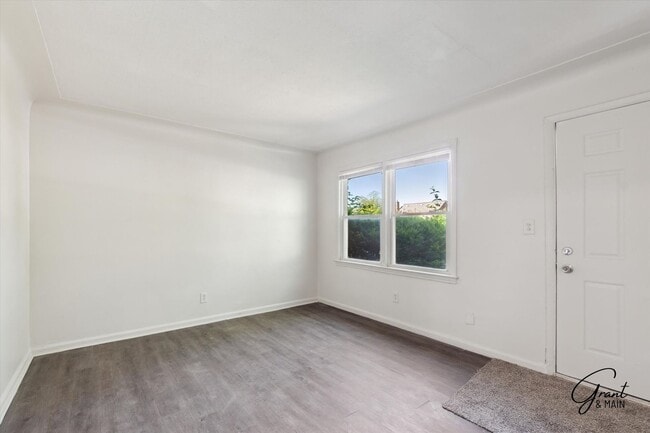 Building Photo - $1250 3 bedroom bungalow