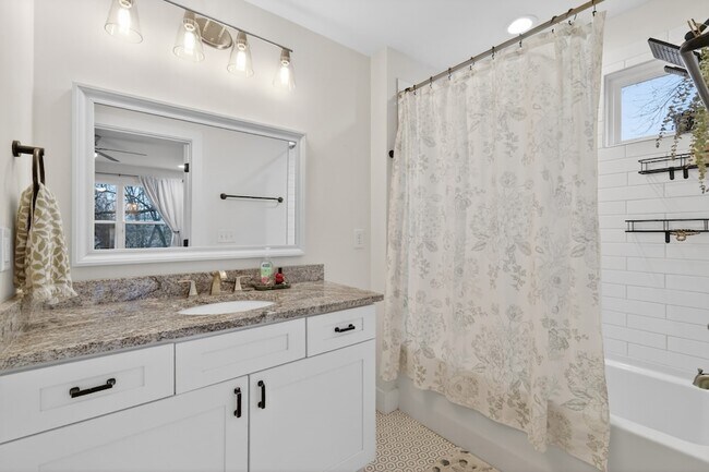 Building Photo - 4103 Main St