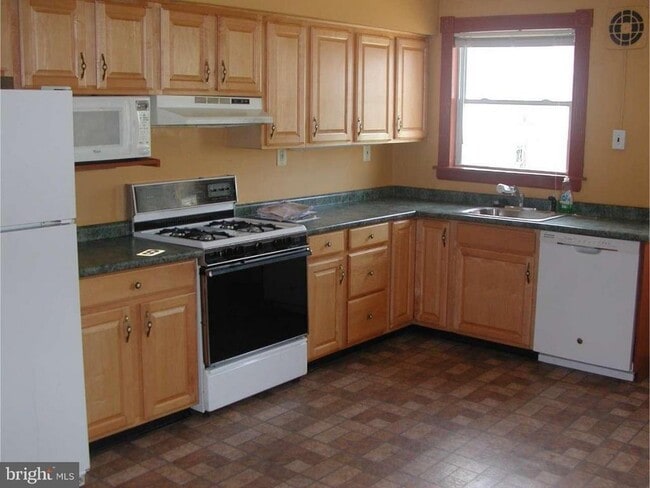 Building Photo - 358 Krams Ave