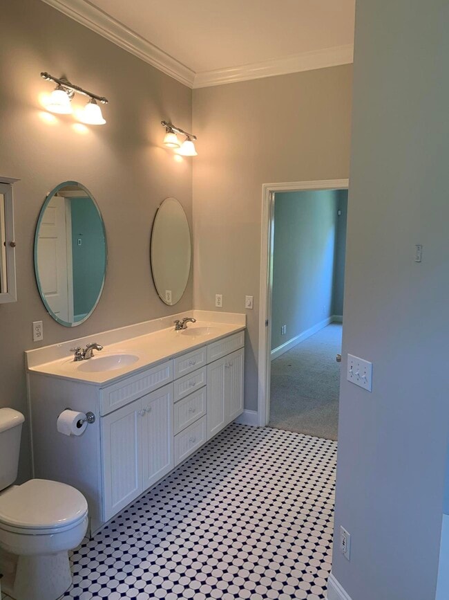 Building Photo - 4565 Woodwind Dr