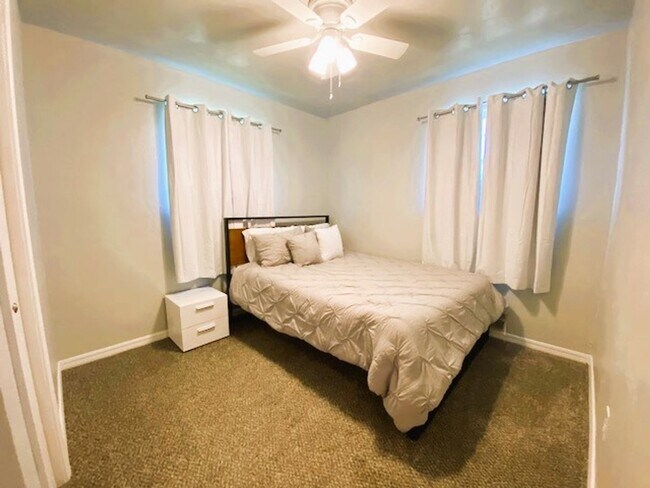 Building Photo - 1100 Elmhurst St