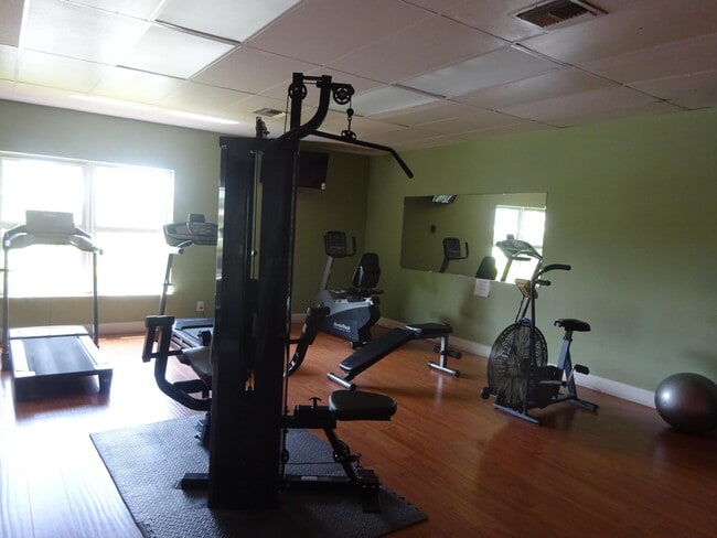 Building Photo - 2864 Crosley Dr E