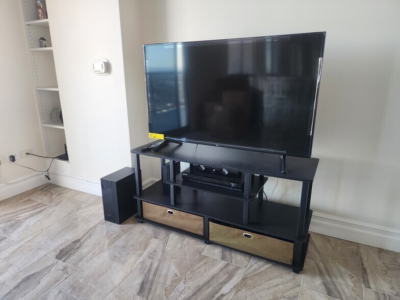 Building Photo - 200 W Sahara Ave