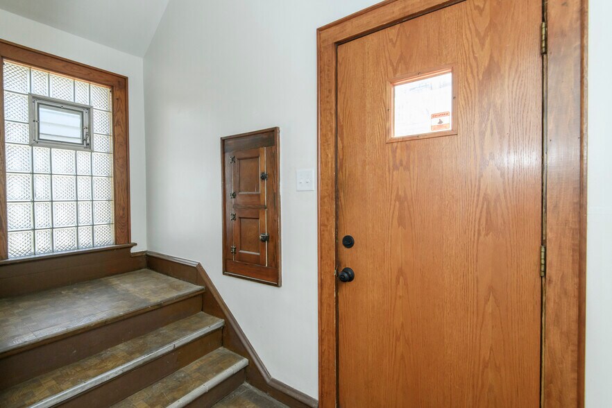 Building Photo - 2028 S 85th St