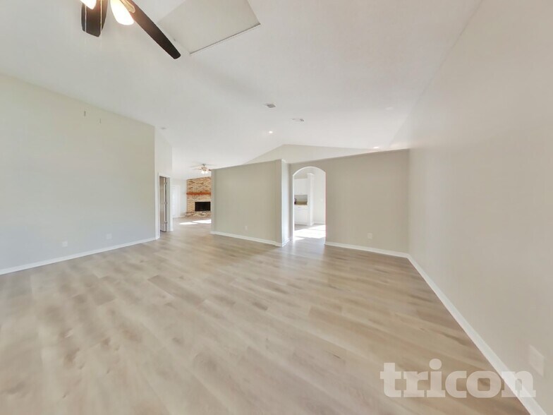 Building Photo - 1021 Whittier Cir