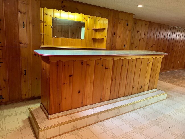 Building Photo - 525 Hilton Dr