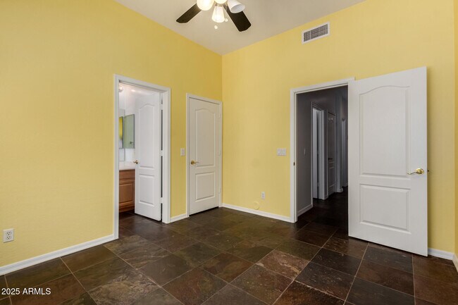 Building Photo - 10573 E Sheena Dr