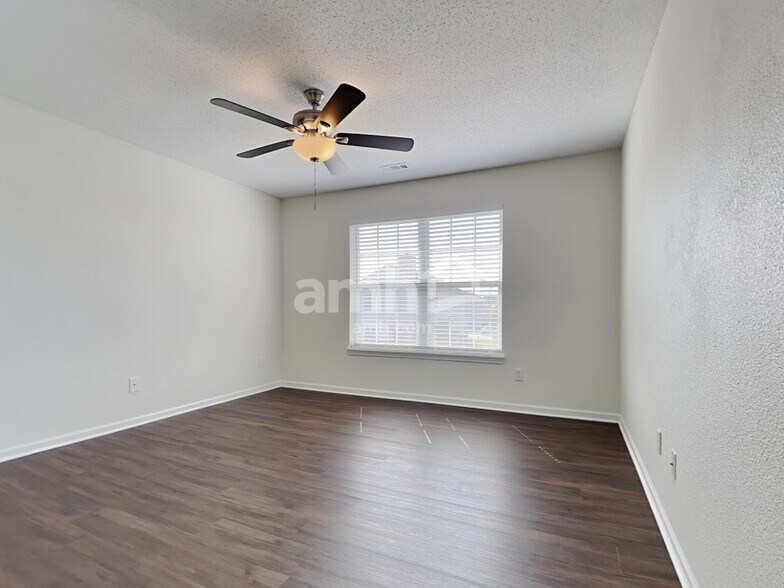 Building Photo - 7140 Kimble Dr