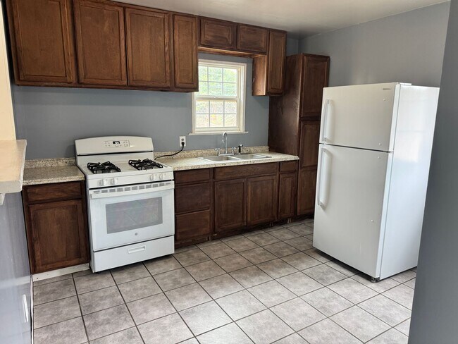 Building Photo - Charming 3 Bedroom 1 Bath Home