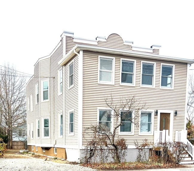Building Photo - 261 S Cherry St