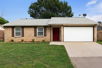 Building Photo - 1004 Fort Worth St