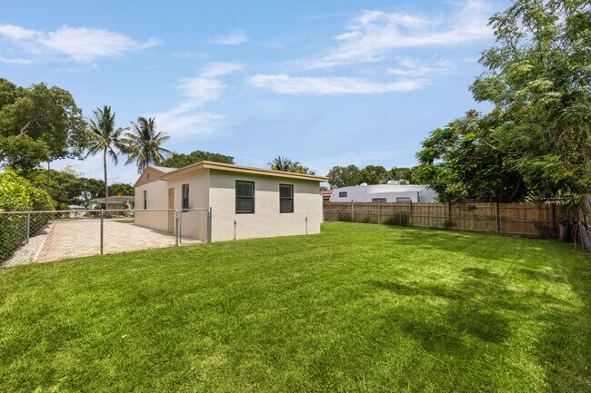 Building Photo - 3015 Robert Rd