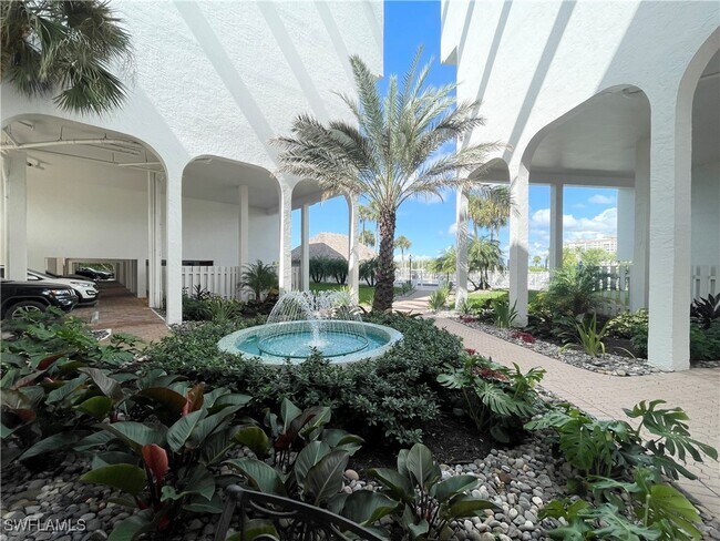 Building Photo - 12945 Vanderbilt Dr