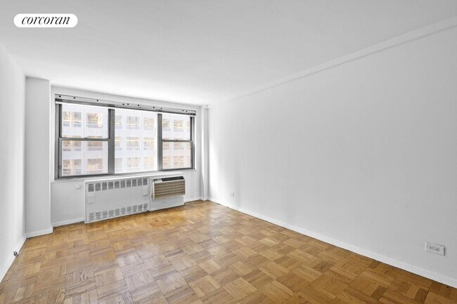 Building Photo - 209 E 56th St