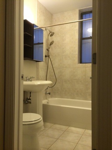Main Bath 2 - 2128 N Hudson Ave