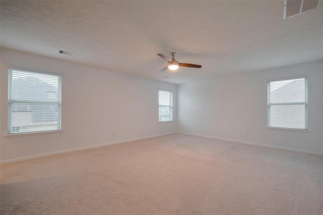 Building Photo - 5011 Pine Ridge Knoll Ct