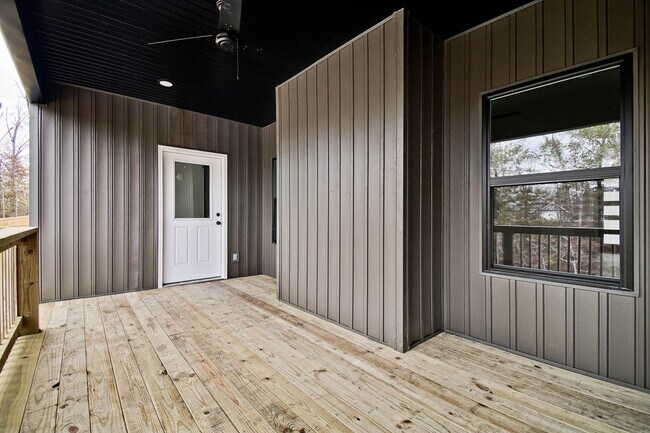Building Photo - 5 Bayhill Ln