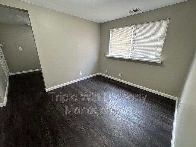 Building Photo - 442 Mueller Ave