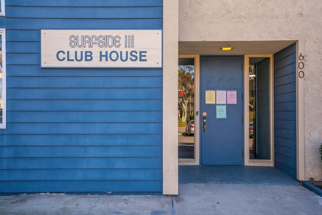 Building Photo - Three minutes from the beach!