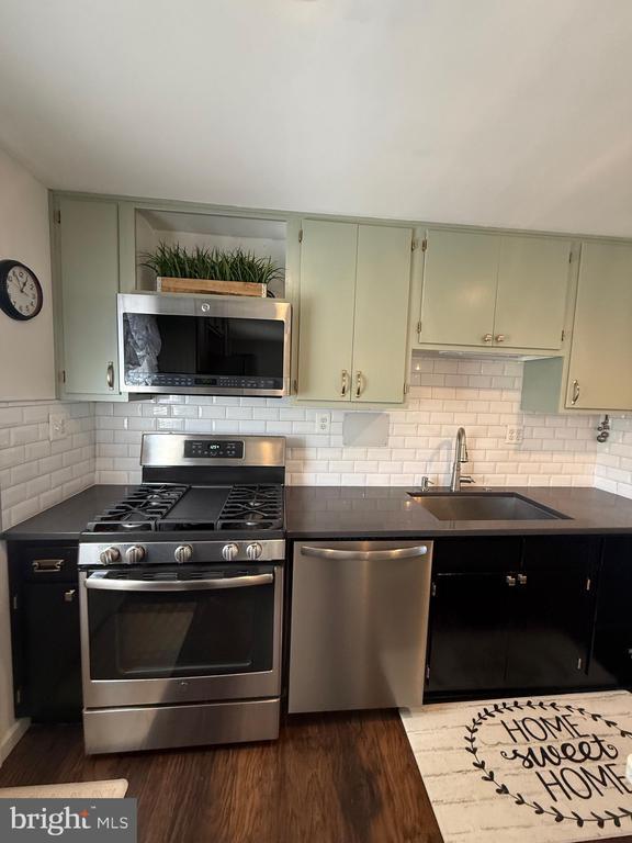 Building Photo - 5079 Macnamara Dr