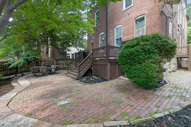 Building Photo - 2416 S 13th St