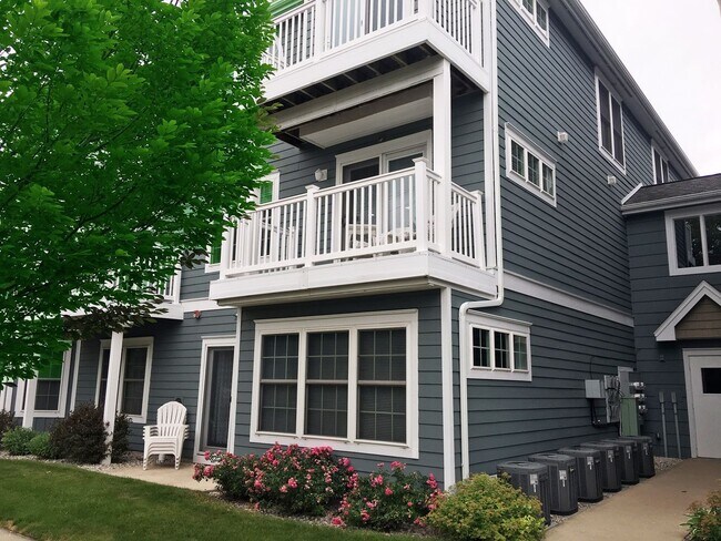 Building Photo - Stylish Downtown Traverse City Condo – Fully Furnished Winter Rental!