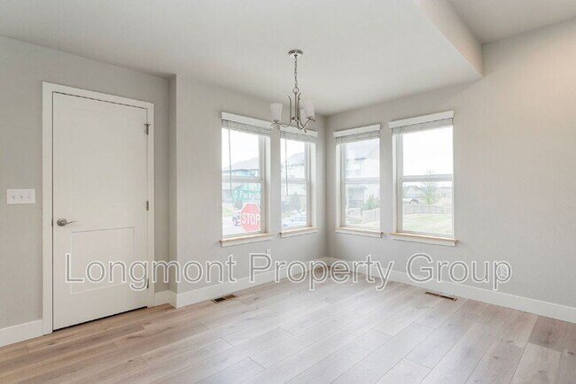 Building Photo - 1303 S Oak Ct.